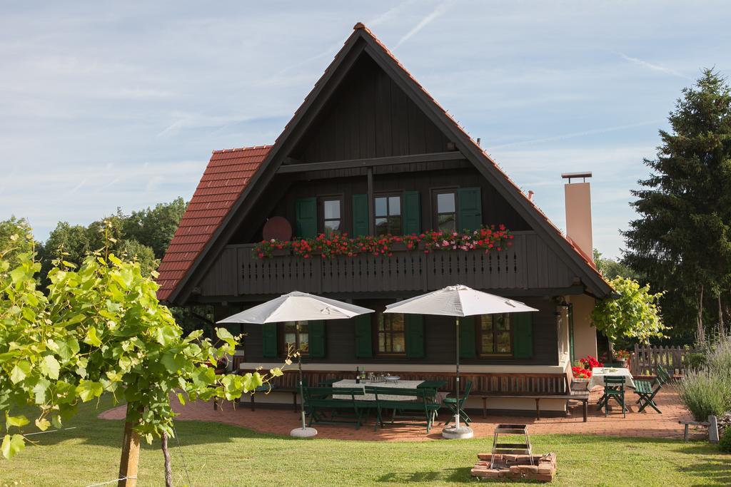 Ferienhaus Neubauer Spielfeld Exterior foto